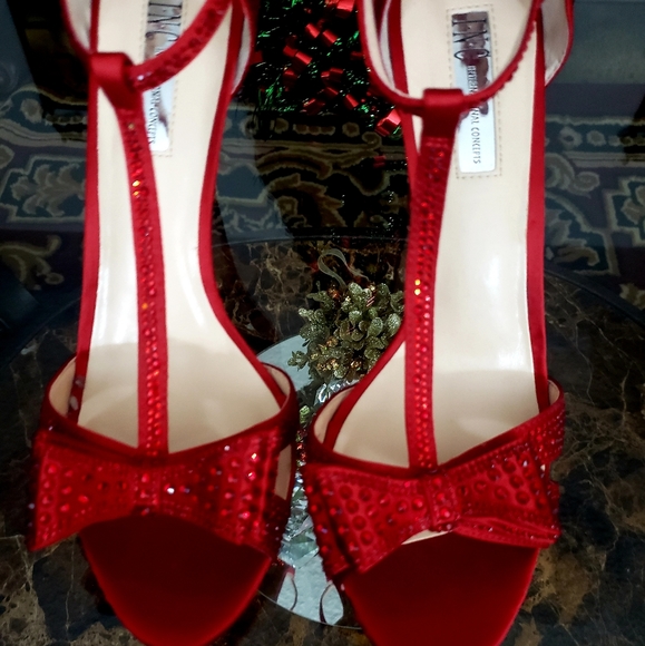 Shoes - Picture 1 of 3